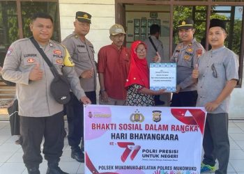 Sambut HUT Bhayangkara ke 77, Polsek Mukomuko Selatan Berbagi Dengan Sesama