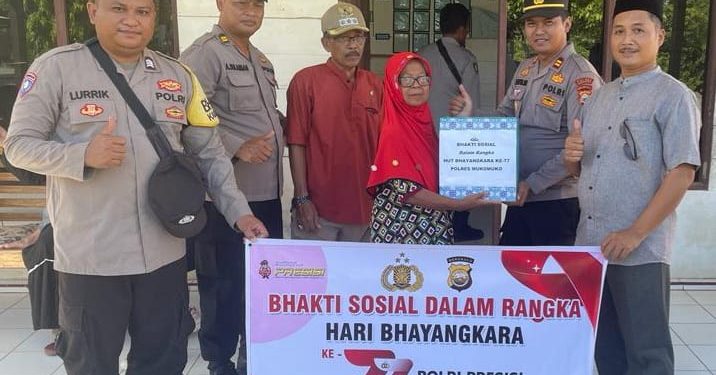 Sambut HUT Bhayangkara ke 77, Polsek Mukomuko Selatan Berbagi Dengan Sesama
