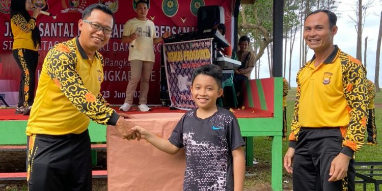 Rangkaian HUT Bhayangkara ke 77, Polres Mukomuko Gelar Jalan Santai Bertabur Dorprize