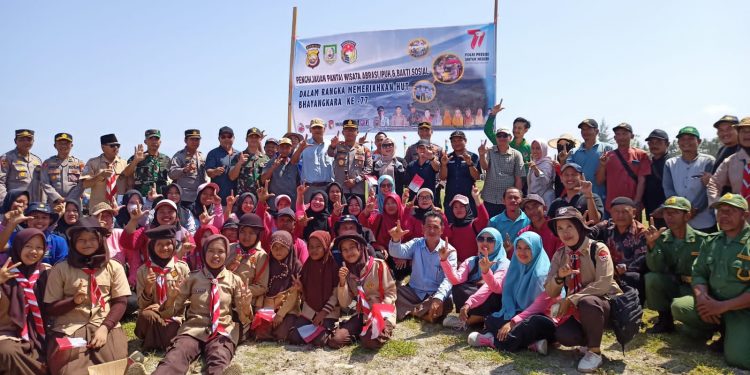 Memeriahkan HUT Bhayangkara ke 77, Kapolres Mukomuko Gelar Penghijauan Pantai dan Bakti Sosial