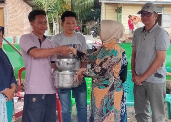 Wakil Bupati Mukomuko Wasri Salurkan Bantuan Musibah Kebakaran di Desa Semundam