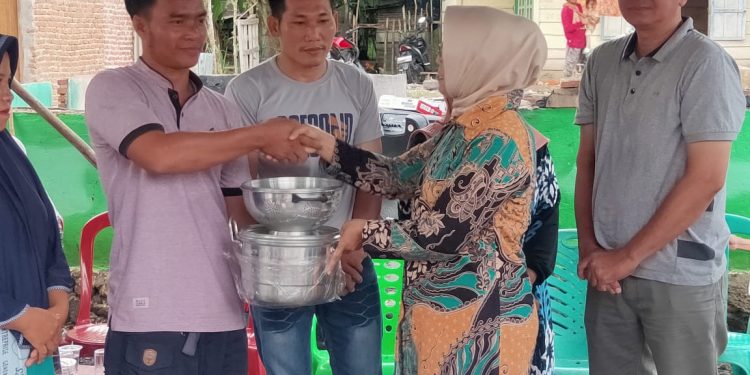Wakil Bupati Mukomuko Wasri Salurkan Bantuan Musibah Kebakaran di Desa Semundam