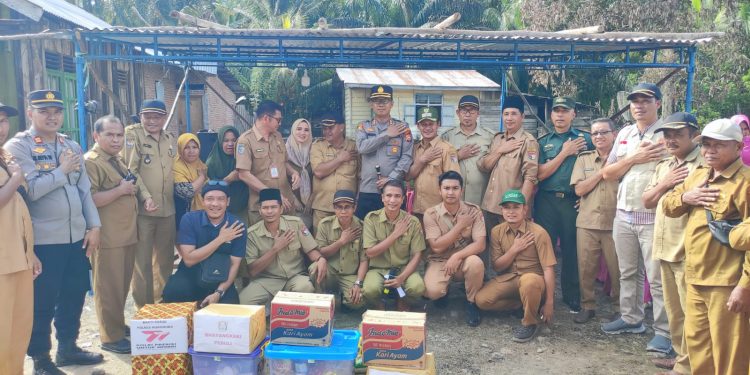 Peduli Bencana, Kapolres Mukomuko Saluran Bantuan Korban Kebakaran di Desa Semundam