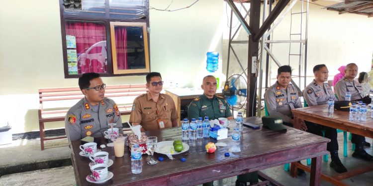 Seruput Kopi Hangat Temani Jum’at Curhat Kapolres Mukomuko Bersama Forum Komunikasi Kepada Desa Kecamatan Ipuh