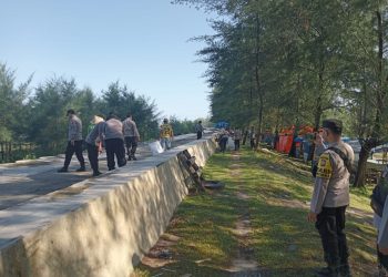 Sinergitas, Polsek Mukomuko Selatan & Pemerintah Desa Pasar Ipuh Gelar Bersih Pantai