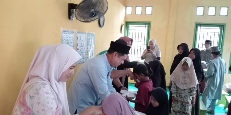 Jum’at Berkah Ketua Komisi II DPRD Kabupaten Bagikan Santunan Anak Yatim