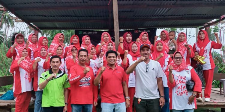 Kolaborasi Ketua DPRD Kabupaten Mukomuko dan Ketua Komisi II Meriahkan Penutupan Turnamen Futsal Pantai Wisata Abrasi Ipuh