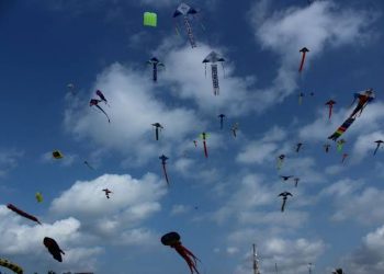 Festival Layang-Layang Merah Putih Dongkrak Kunjungan Wisata Pantai Abrasi Ipuh