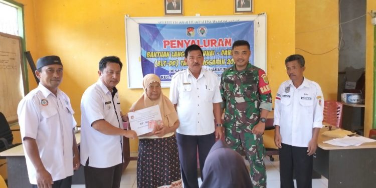 Tawa Bahagia 27 KPM, Pemdes Semambang Makmur Saluran BLT-DD Tahap III Tahun 2023