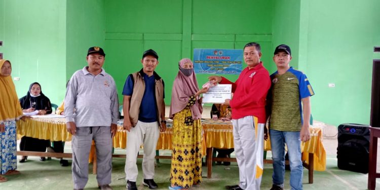 Pemdes Talang Arah Bagikan BLT-DD Tahap III Tahun 2023