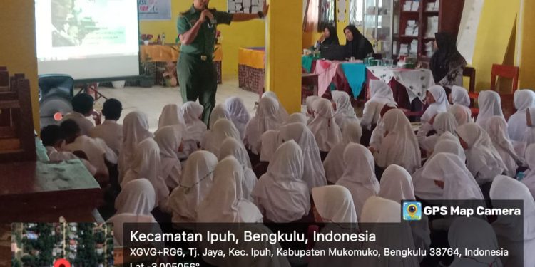 Danramil 428-02/Ipuh Masuk Sekolah: Upaya Mengembangkan Generasi Masa Depan yang Berwawasan Kebangsaan, Disiplin, serta Pencegahan Bullying