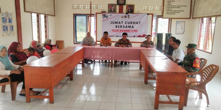Jumat Curhat di Desa Pondok Batu, Kapolsek Mukomuko Utara Sampaikan Himbauan Kamtibmas