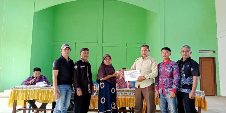 BLT-DD Tahap 4 Desa Talang Arah Cair, 55 KPM Sambut Gembira