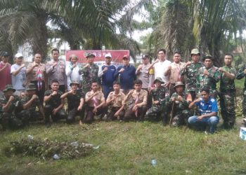 Sukseskan Program Kasad dan Rangkaian HUT Kodam II/Swj ke 78, Kodim 0428/MM Gelar Karya Bakti Pembersihan Sungai dan Selokan