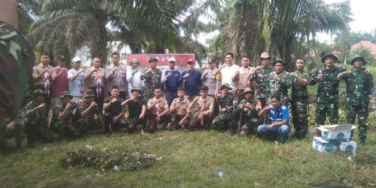 Sukseskan Program Kasad dan Rangkaian HUT Kodam II/Swj ke 78, Kodim 0428/MM Gelar Karya Bakti Pembersihan Sungai dan Selokan