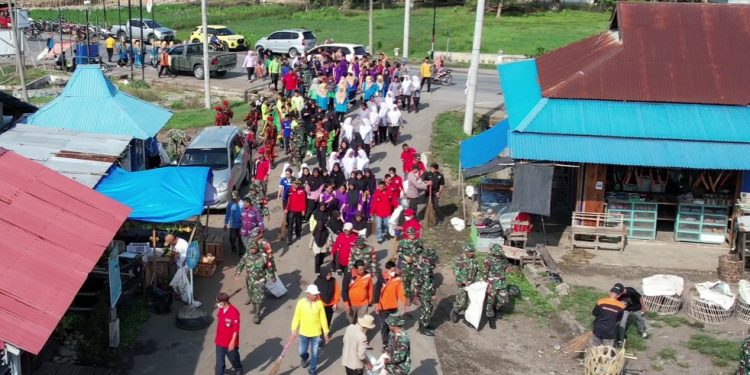 Karya Bakti Kodim 0428/ Mukomuko Gotong Royong Bersihkan Pasar Pulai Payung Bersama Stakeholder Kecamatan Ipuh