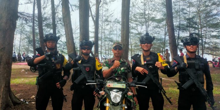 Koramil 02 Ipuh Bersinergi dalam Melaksanakan Pengamanan Hiburan Rakyat di Awal 2024