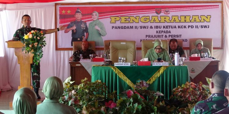 Kunker di Makodim 0428/MM, Pangdam II/Sriwijaya Sampaikan Pesan Netralitas TNI pada Pemilu 2024