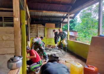 TMMD Ke-119 Kodim 0428/MM, Anggota TNI Bersama Warga Laksanakan Rehab Masjid Nurul Iman, RTLH Serta MCK