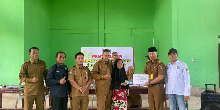 BLT-DD Tahap Dua 2024 Cair, 40 KPM Desa Talang Arah Sambut Gembira