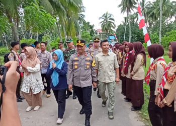 HUT Bhayangkara ke 78 : Kolaborasi Polres Mukomuko Bersama Pokdarwis Pantai Wisata Abrasi Ipuh Gelar Penghijauan dan Baksos 