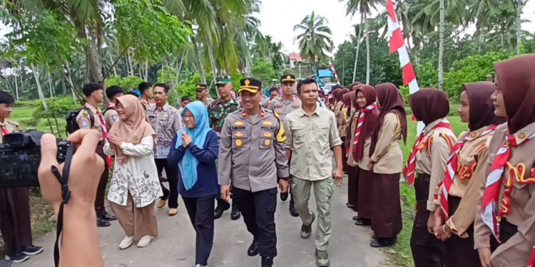 HUT Bhayangkara ke 78 : Kolaborasi Polres Mukomuko Bersama Pokdarwis Pantai Wisata Abrasi Ipuh Gelar Penghijauan dan Baksos 