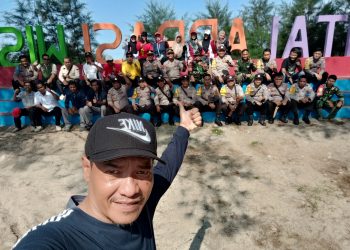 HUT Bhayangkara ke 78, Sinergi TNI-Polri Bersama Elemen Masyarakat Kompak Bersihkan Pantai Wisata Abrasi Ipuh