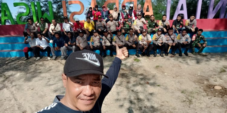 HUT Bhayangkara ke 78, Sinergi TNI-Polri Bersama Elemen Masyarakat Kompak Bersihkan Pantai Wisata Abrasi Ipuh