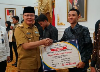 Rohidin Teruskan Beasiswa ‘Bengkulu Leadership Program’, Kali ini 1,3 M