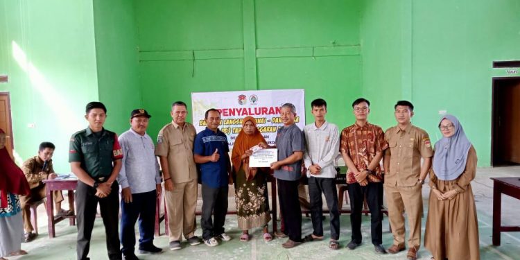 40 KPM Desa Talang Arah Kembali Tersenyum, Pemdes Cairankan BLT-DD 