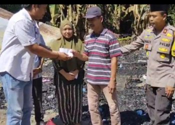 MOI Mukomuko Bersama Polres Mukomuko Salurkan Bantuan Kepada Korban Kebakaran di Desa Pauh Terenja