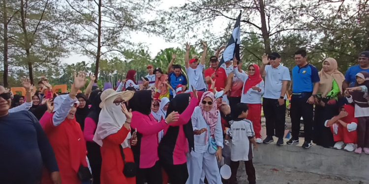 Meriahkan HUT RI Ke -79 ,Pemdes Pasar Ipuh Gelar Jalan Santai dan Senam Germas Bertabur Hadiah 