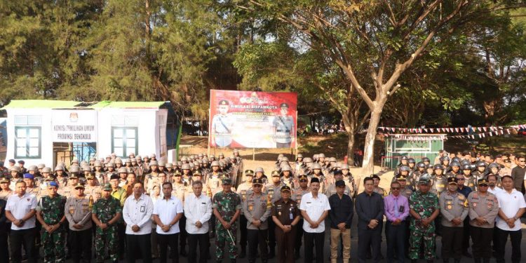 Wujudkan Pemilu Damai, Kapolda Bengkulu Pimpin Simulasi Sispamkota Sinergi Pengamanan Pilkada Bersama Stakeholder