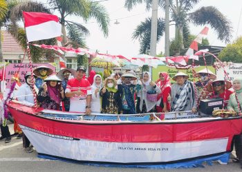 Mengusung Kearifan Lokal Desa,  Pemdes Pasar Ipuh Ramaikan Karnaval HUT RI Ke-79