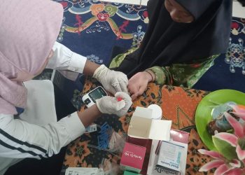 Puskesmas Ipuh Bersama UKS MAN 1 Mukomuko Laksanakan Pemeriksaan HB dan Pemberian Tablet Tambah Darah