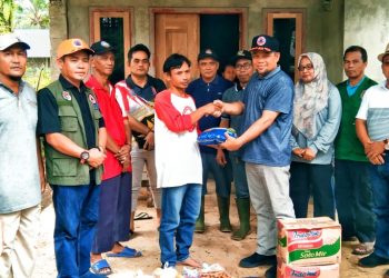 Korban Bencana Pohon Tumbang di Desa Sinar Jaya, Pjs Bupati Mukomuko Gerak Cepat Salurkan Bantuan