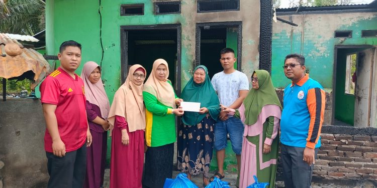 MAN 1 Mukomuko: Mansa Social Project (MSP) Salurkan Bantuan Sosial Korban Kebakaran Rumah di Desa Retak Ilir 