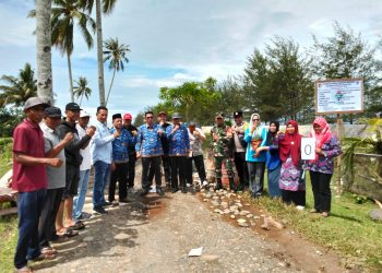 Pemdes Pasar Ipuh Laksanakan Peletakan Batu Pertama Pembangunan Rabat Beton di Area Pantai Abrasi Pasar Ipuh
